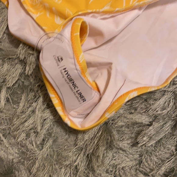 Cupshe Journey Floral Ruffle One Piece Swimsuit - Picture 5 of 6